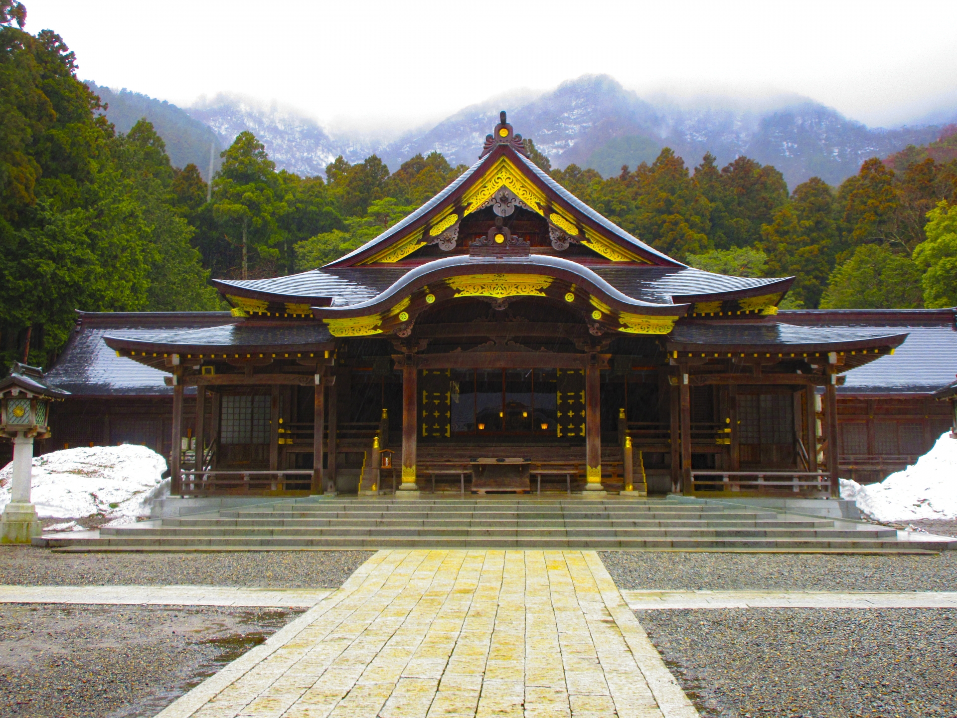 彌彦神社