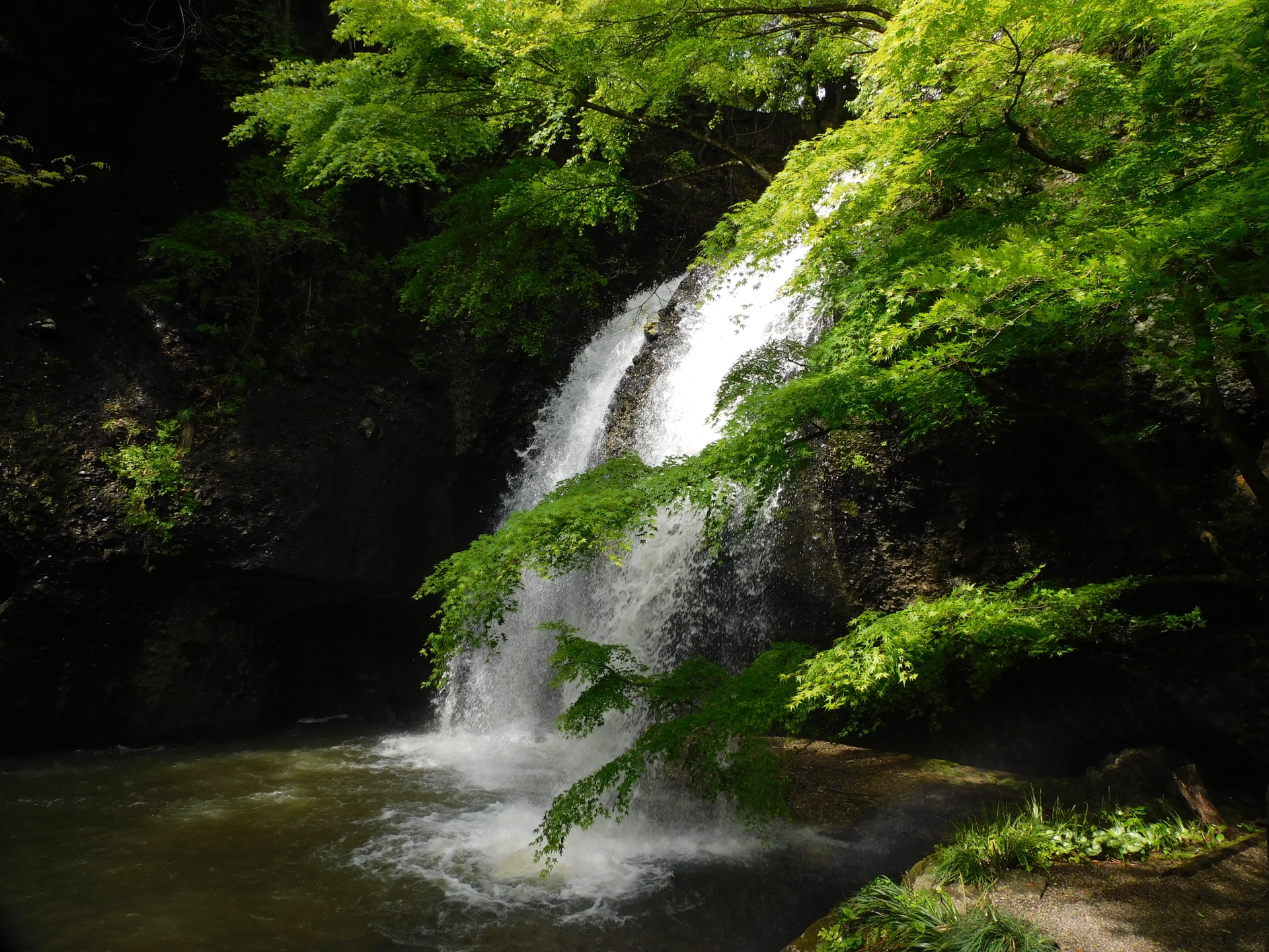 月待の滝