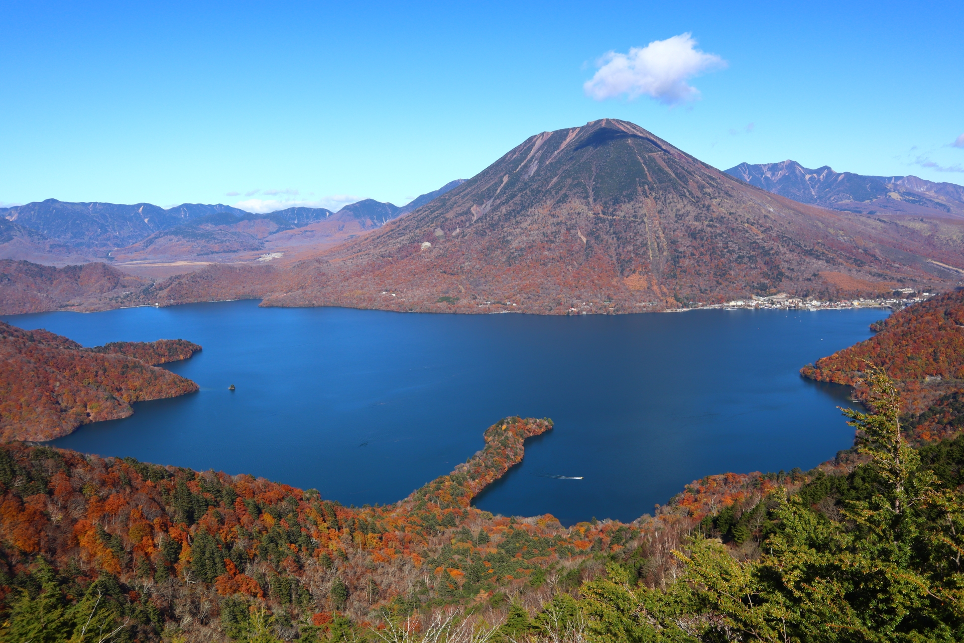 半月山展望台（八丁出島）